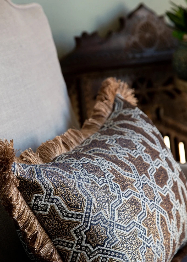 Fringed Luxury Decorative Cushion Case With Authentic Pattern