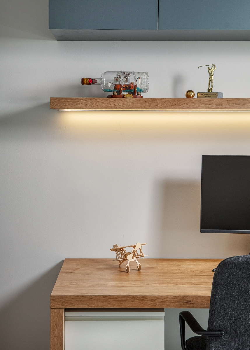 Desk Shelf (oak)